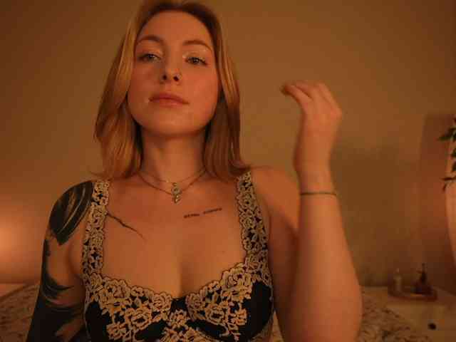 peach_in_stockings's live room
