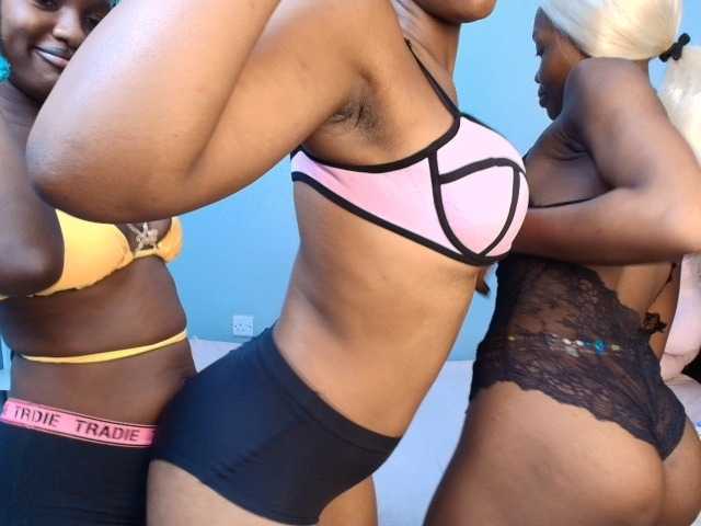 YolandaBlue live cam on BongaCams