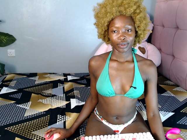 LunaDarlin live cam on BongaCams