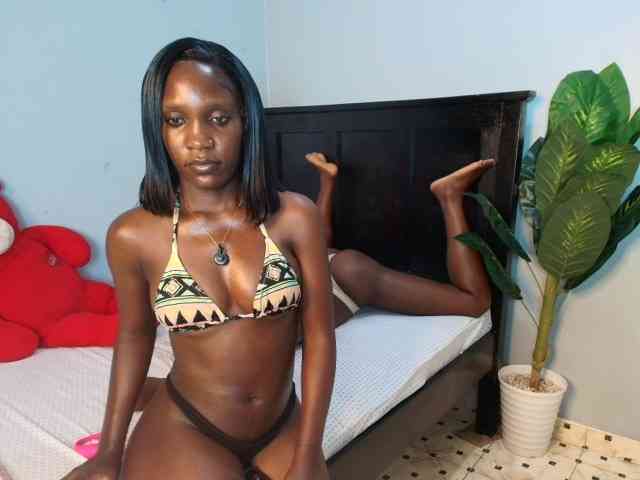 LunaDarlin webcam