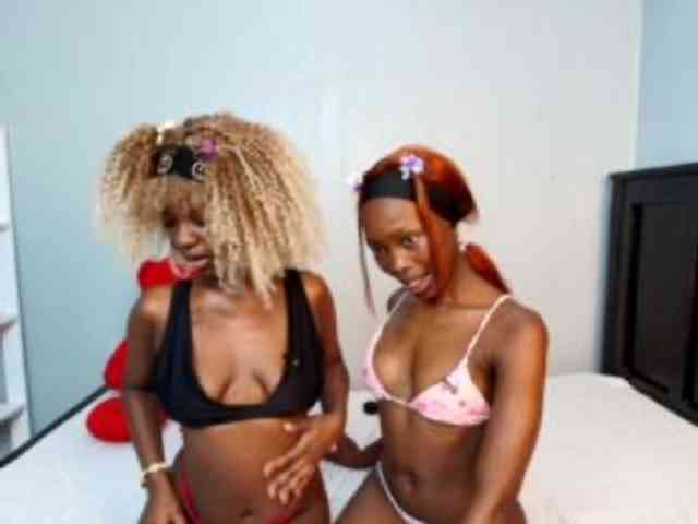 LunaDarlin webcam