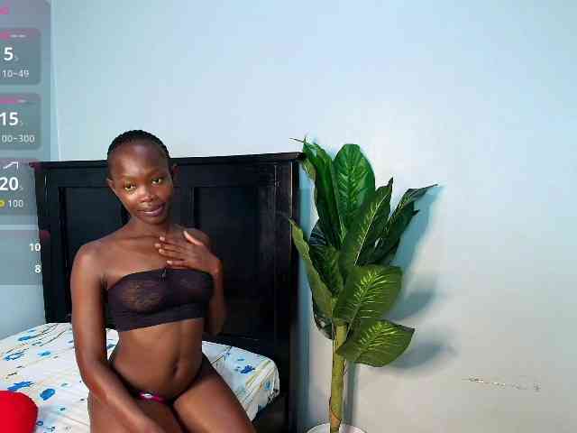 LunaDarlin webcam