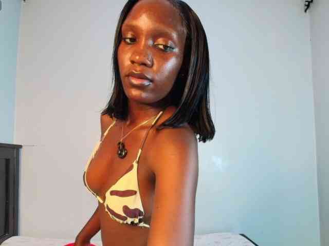 Model: LunaDarlin