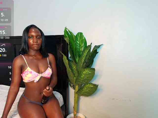 LunaDarlin webcam