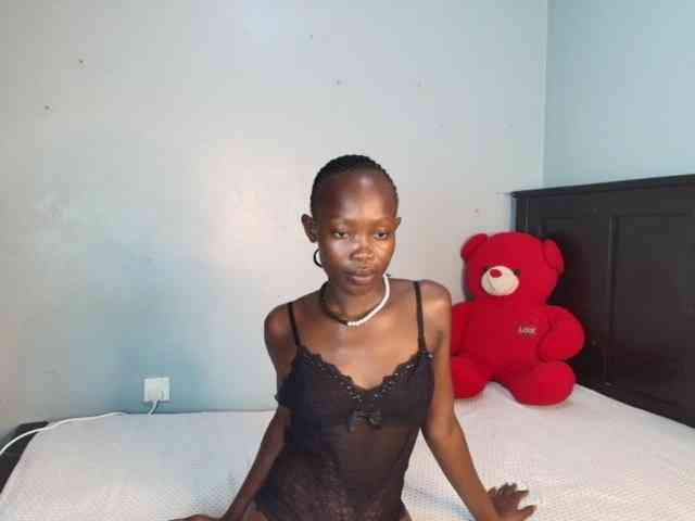 LunaDarlin webcam