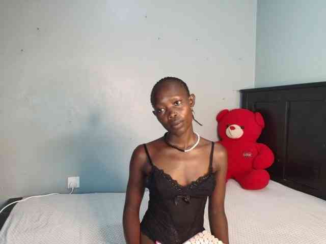 LunaDarlin webcam