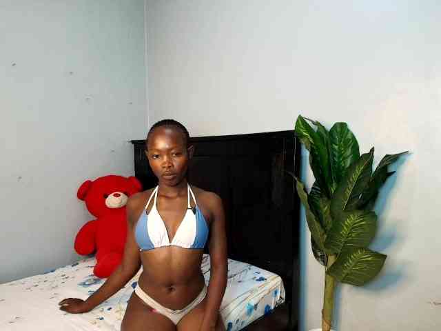 LunaDarlin webcam