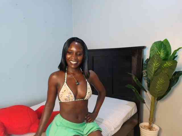 LunaDarlin webcam