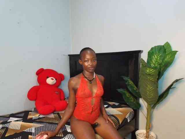 LunaDarlin webcam