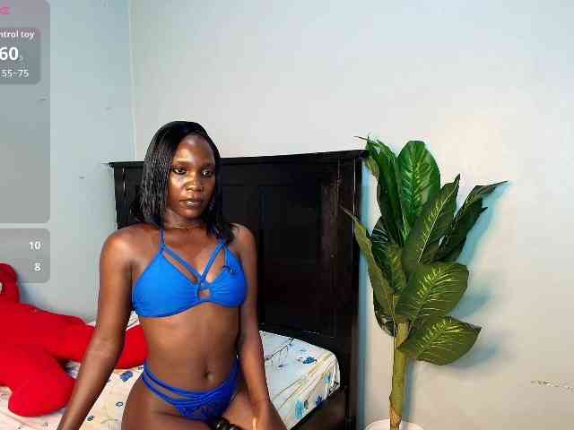 LunaDarlin webcam