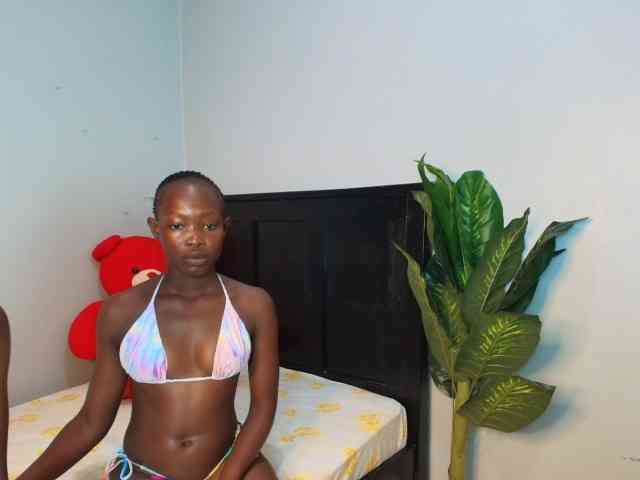 LunaDarlin webcam