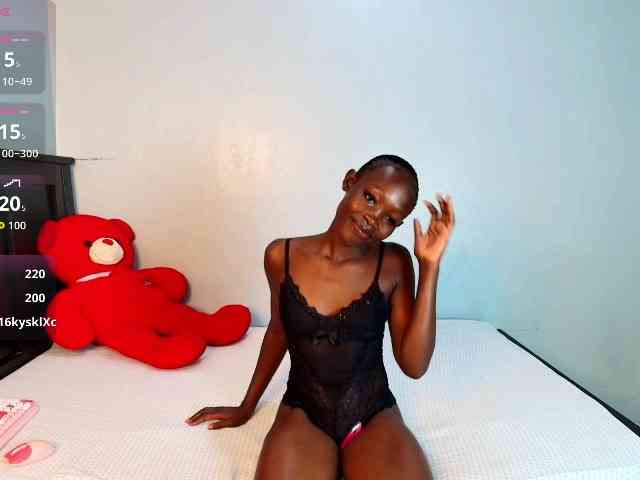 LunaDarlin webcam