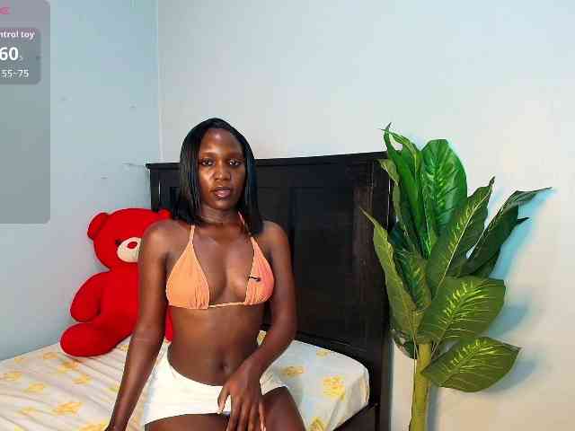 LunaDarlin webcam
