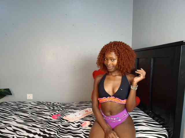 LunaDarlin webcam