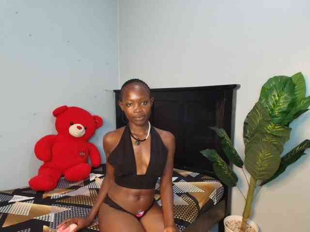 LunaDarlin webcam