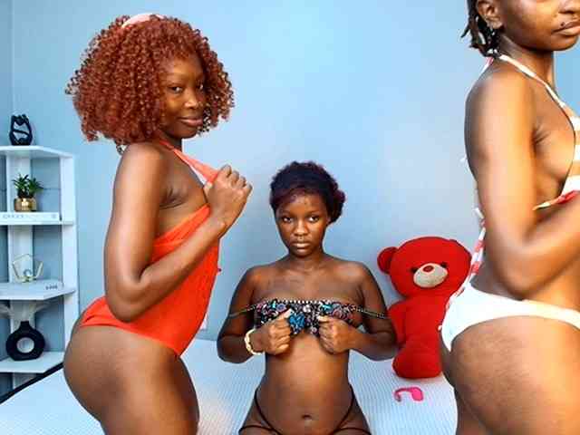 LunaDarlin webcam