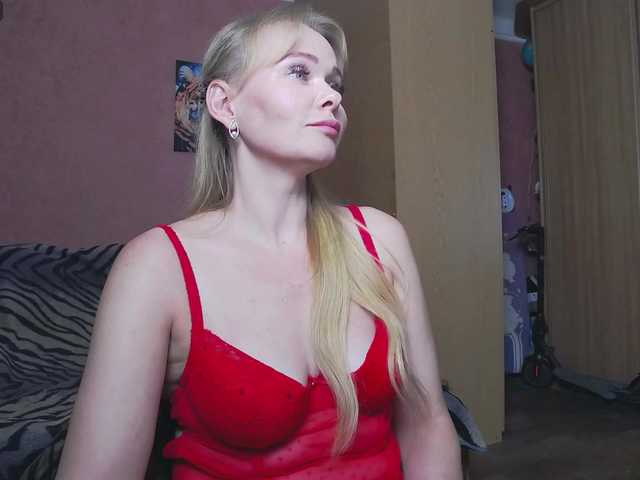 Kirasweetlove live cam on BongaCams