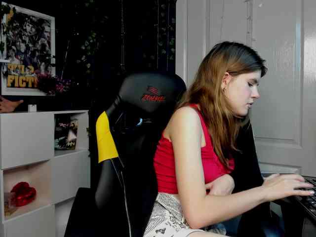 AngelinaLing webcam