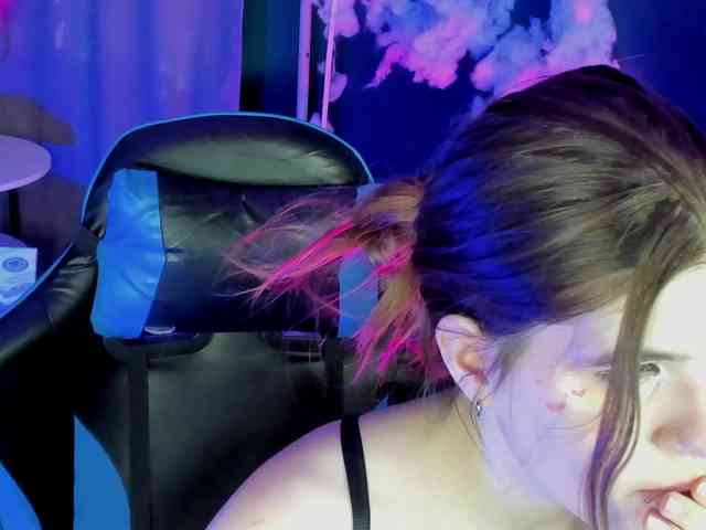AngelinaLing webcam