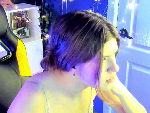 AngelinaLing webcam