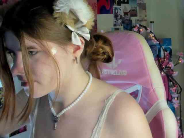 AngelinaLing webcam