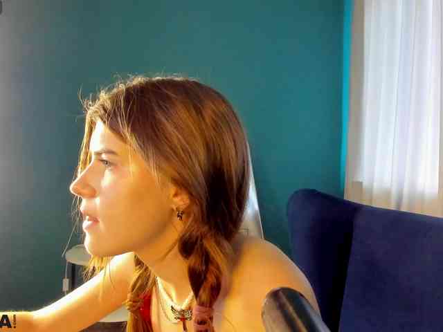 Model: AngelinaLing