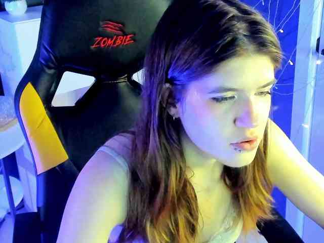 AngelinaLing webcam
