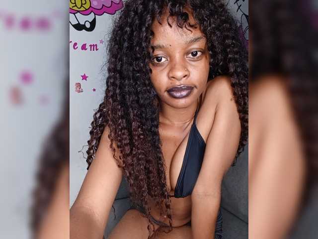 Yadah live cam on BongaCams
