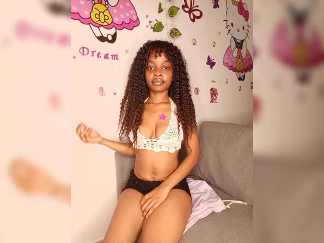 Yadah live cam on BongaCams