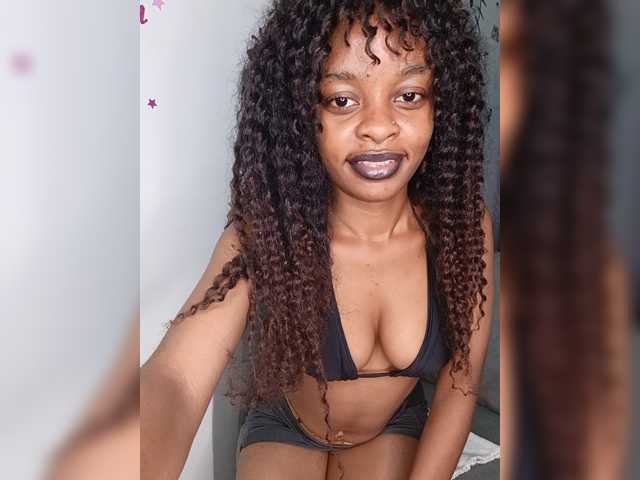 Yadah live cam on BongaCams