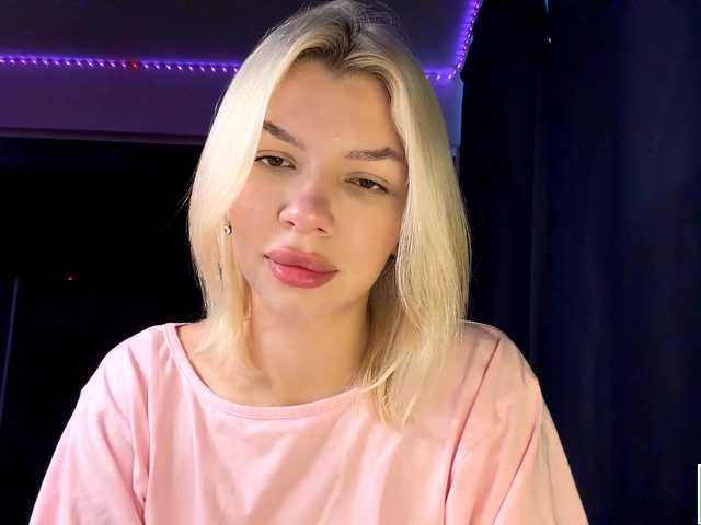 isabelluck1 live cam on BongaCams
