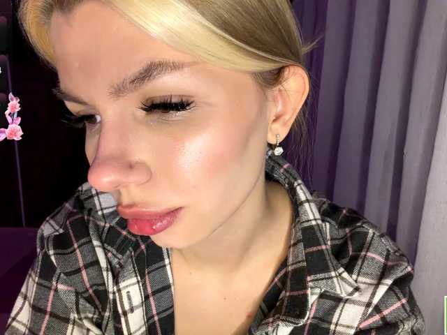 isabelluck1 live cam on BongaCams