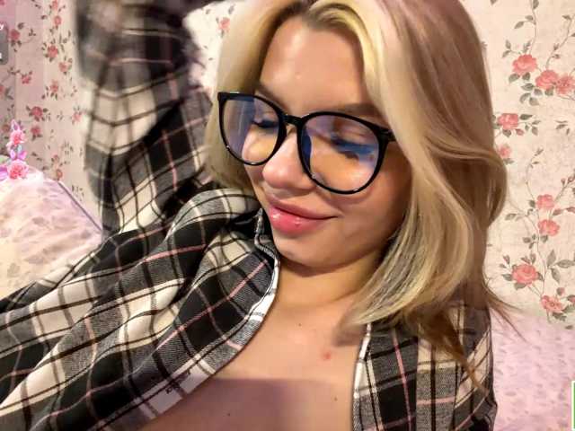 isabelluck1 live cam on BongaCams