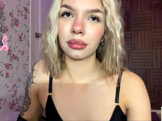 isabelluck1 live cam on BongaCams
