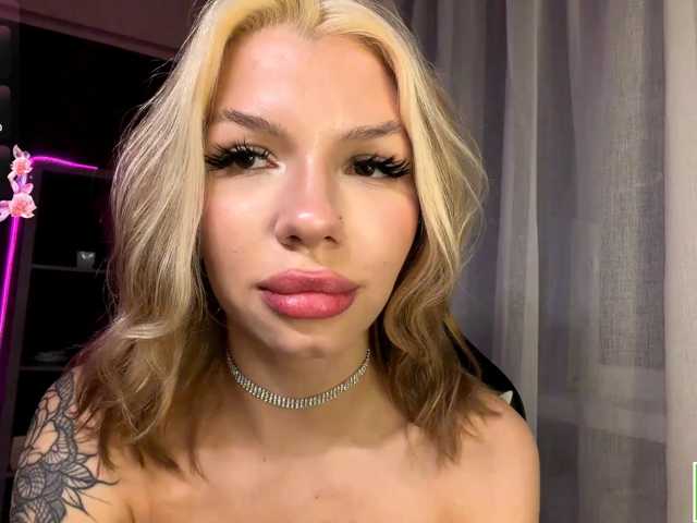 isabelluck1 live cam on BongaCams