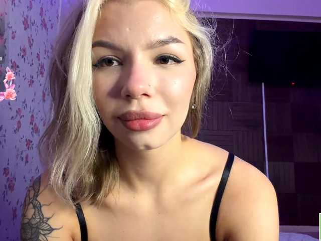 isabelluck1 live cam on BongaCams