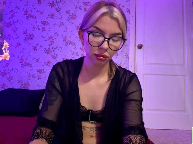 isabelluck1, live now on BongaCams