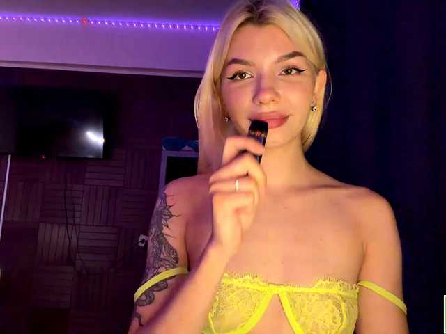 isabelluck1 live cam on BongaCams