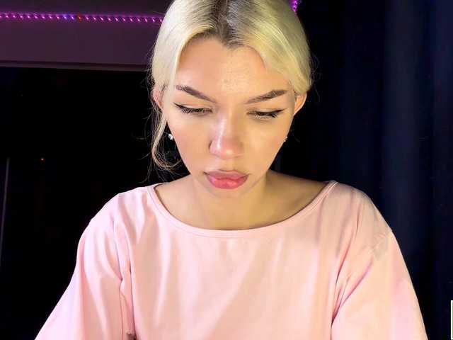 isabelluck1 live cam on BongaCams