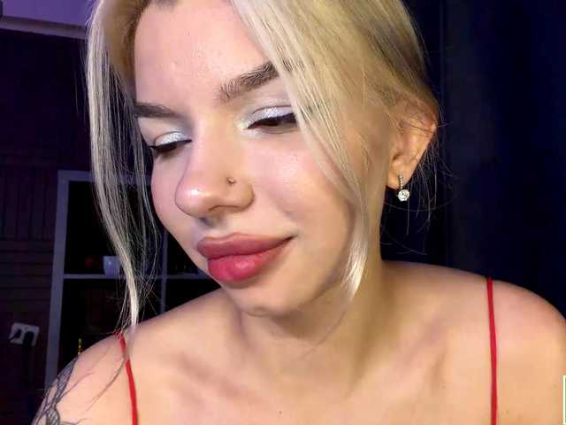 isabelluck1 live cam on BongaCams