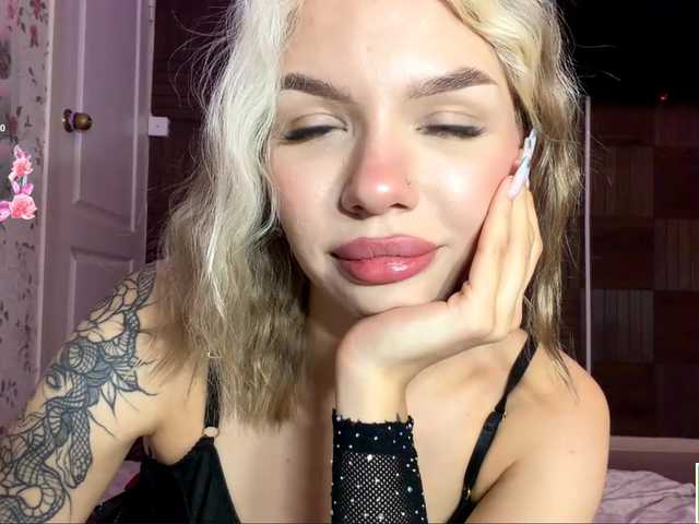 isabelluck1 live cam on BongaCams