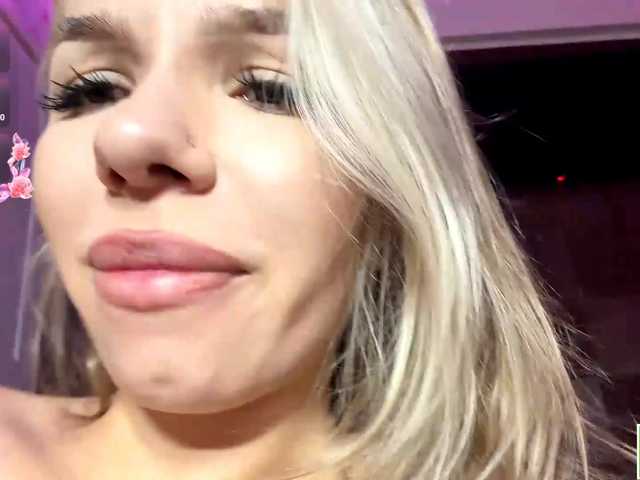 isabelluck1 live cam on BongaCams
