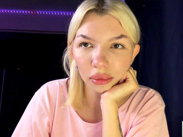 isabelluck1 live cam on BongaCams