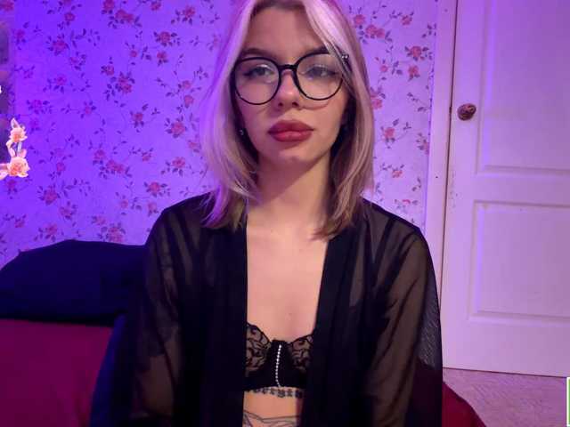 isabelluck1, live now on BongaCams