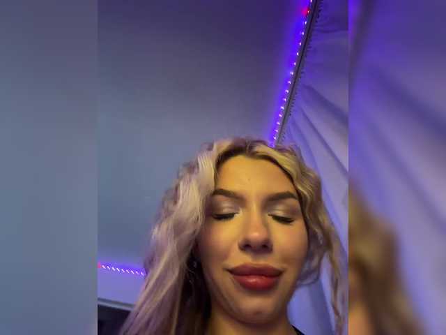 isabelluck1 live cam on BongaCams