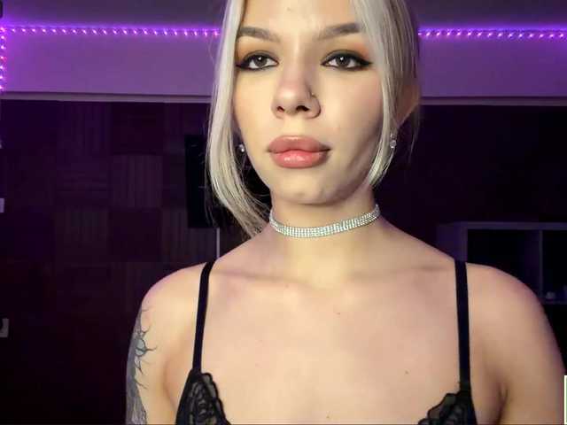 isabelluck1 live cam on BongaCams