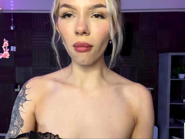 isabelluck1 live cam on BongaCams