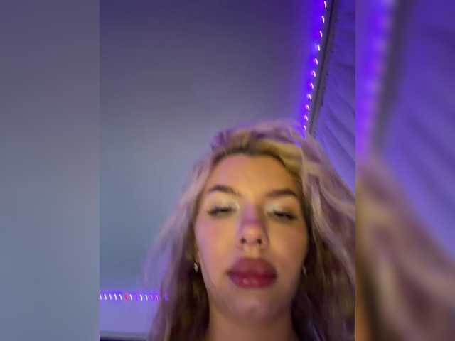 isabelluck1 live cam on BongaCams