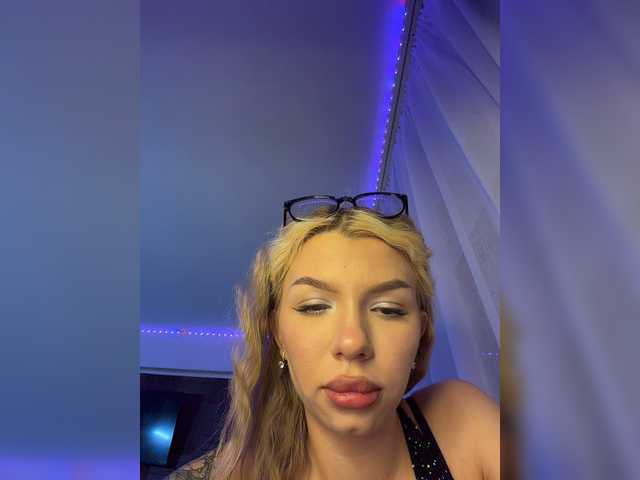 isabelluck1 live cam on BongaCams
