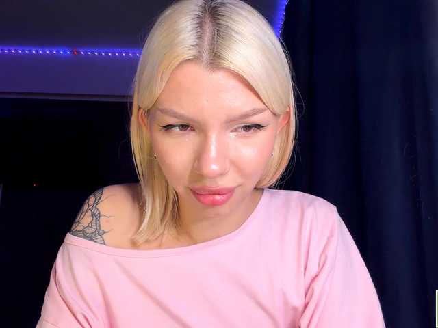 isabelluck1 live cam on BongaCams